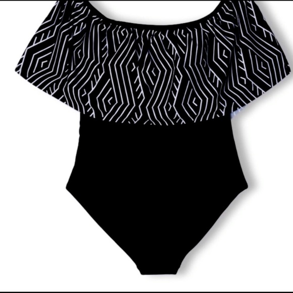 Off shoulder ruffled one piece swimsuit - Picture 2 of 4